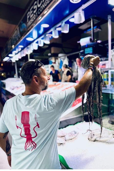 Fangfrischer Oktopus am Fischmarkt